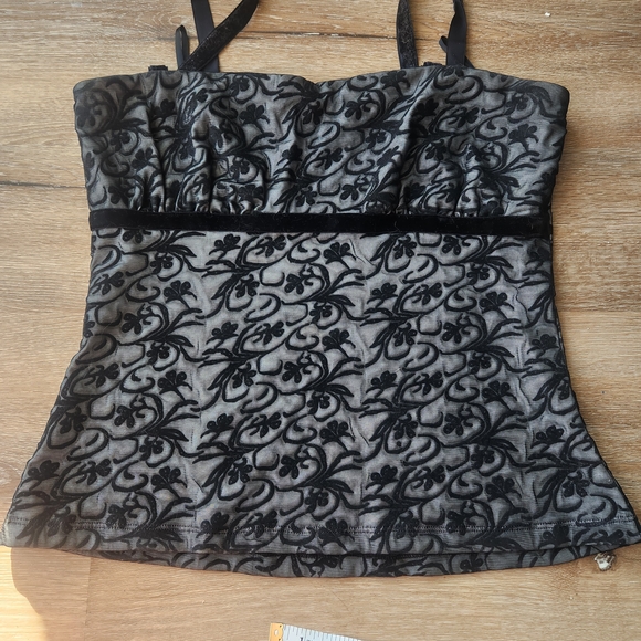 Le Chateau Black Floral Tank Top - Picture 2 of 4